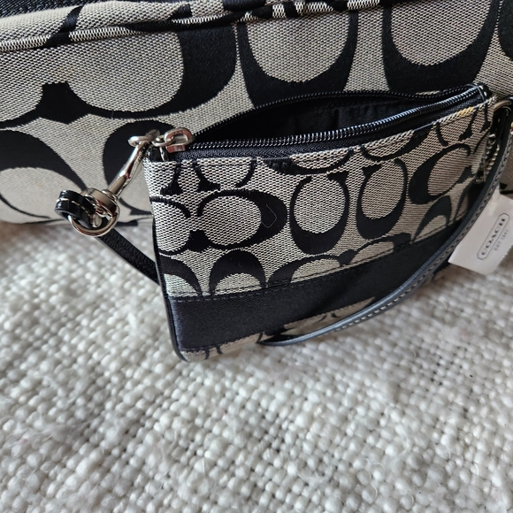 NWT Black/gray COACH wristlet. PERFECT! 6 inch wide. - Picture 4 of 5
